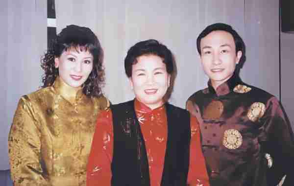 赵丽蓉:60岁才从春晚走红,晚年请求安乐死,去世时万人送行-第29张图片-九妖电影 赵丽蓉:60岁才从春晚走红,晚年请求安乐死,去世时万人送行-第29张图片-九妖电影