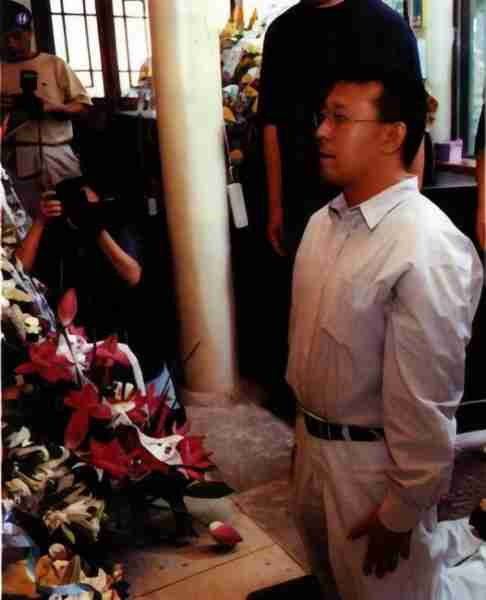 赵丽蓉:60岁才从春晚走红,晚年请求安乐死,去世时万人送行-第33张图片-九妖电影 赵丽蓉:60岁才从春晚走红,晚年请求安乐死,去世时万人送行-第33张图片-九妖电影