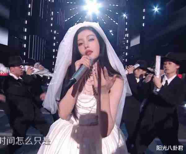 跨年晚会亮点：汪涵谢娜哭了，李荣浩眼睛变大，于适被嘲难看难听-第2张图片-九妖电影