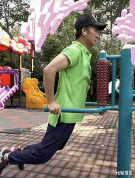 这一次，56岁的知名歌手江涛，终为自己的“整容”付出了代价-第3张图片-九妖电影