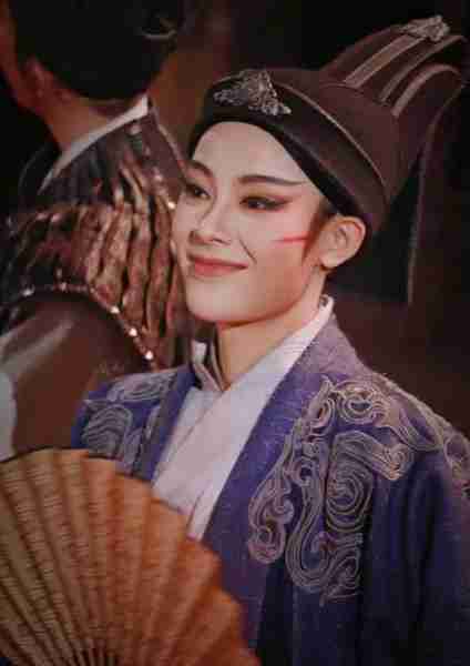 这个春晚出尽风头的她，现在参加“浪姐”了，又要迷倒多少女观众-第2张图片-九妖电影