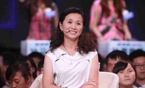 这还是《非诚勿扰》里的黄菡？时隔7年再次亮相，却判若两人-第1张图片-九妖电影