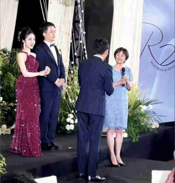 这还是《非诚勿扰》里的黄菡？时隔7年再次亮相，却判若两人-第8张图片-九妖电影