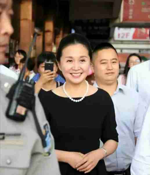 这还是《非诚勿扰》里的黄菡？时隔7年再次亮相，却判若两人-第15张图片-九妖电影