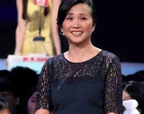 这还是《非诚勿扰》里的黄菡？时隔7年再次亮相，却判若两人_1-第5张图片-九妖电影