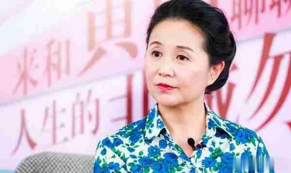 这还是《非诚勿扰》里的黄菡？时隔7年再次亮相，却判若两人_1-第4张图片-九妖电影