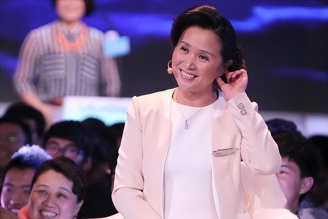 这还是《非诚勿扰》里的黄菡？时隔7年再次亮相，却判若两人_1-第39张图片-九妖电影
