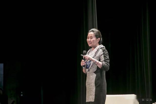 这还是《非诚勿扰》里的黄菡？时隔7年再次亮相，却判若两人_1-第44张图片-九妖电影