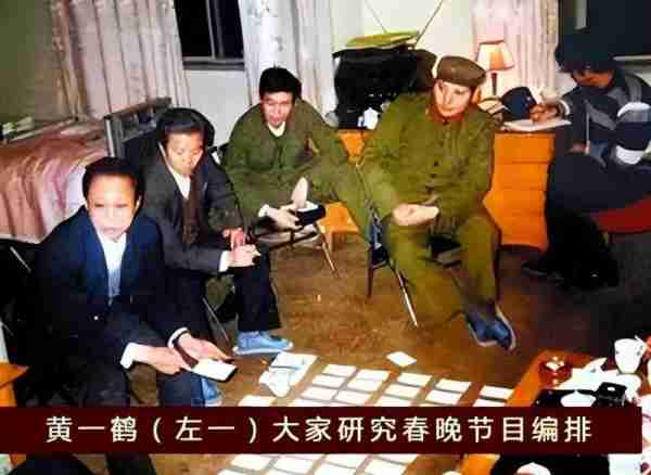 违反规定唱禁曲，开口大骂观众，现场一片混乱，这届春晚成巅峰-第2张图片-九妖电影