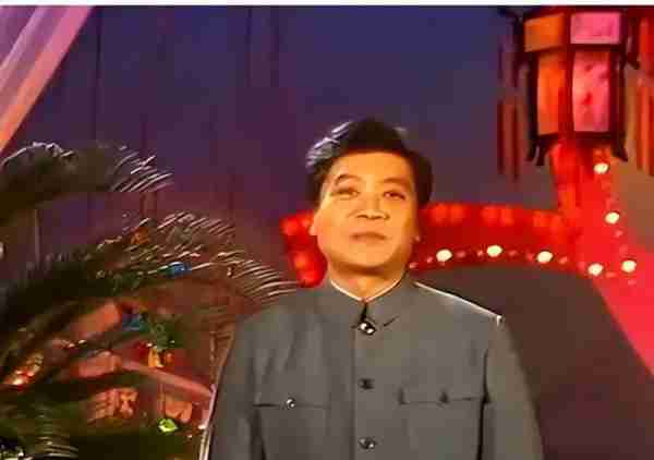 违反规定唱禁曲，开口大骂观众，现场一片混乱，这届春晚成巅峰-第3张图片-九妖电影