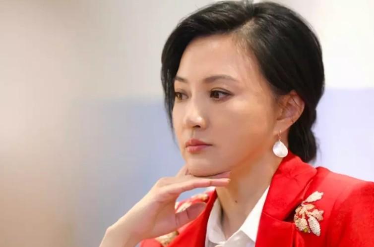 连着5次登上春晚，如今轮落到进精神病院，她这一生经历了什么-第3张图片-九妖电影