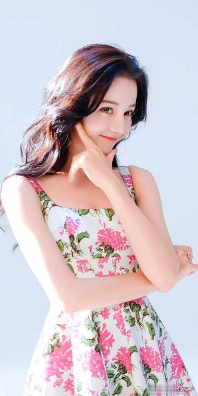 迪丽热巴花儿与少年，一身粉色花朵裙，开启浪漫之旅​​​-第2张图片-九妖电影