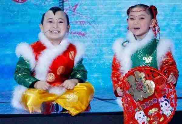 邓鸣贺：6岁上春晚，8岁离世，患病时还在演出，他的悲剧谁来买单-第11张图片-九妖电影
