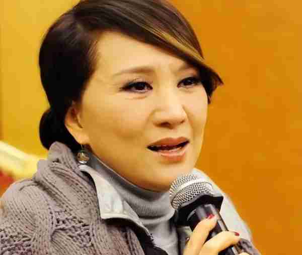 郑绪岚：屡次登上春晚走红，嫁给洋老公丢了事业，如今她现况如何-第2张图片-九妖电影