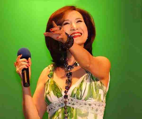 郑绪岚：屡次登上春晚走红，嫁给洋老公丢了事业，如今她现况如何-第6张图片-九妖电影