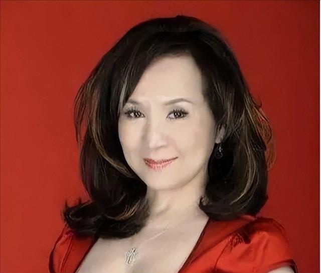 郑绪岚：屡次登上春晚走红，嫁给洋老公丢了事业，如今她现况如何-第8张图片-九妖电影