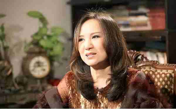 郑绪岚：屡次登上春晚走红，嫁给洋老公丢了事业，如今她现况如何-第10张图片-九妖电影