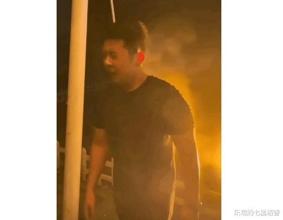 郭涛儿子石头：阳刚之气的魅力，比《爸爸去哪儿》时期变化巨大-第3张图片-九妖电影