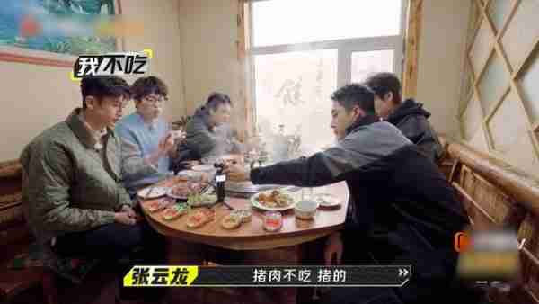 郭麒麟的教养有多好，综艺节目上随手一指，彻底暴露他真实的教养-第5张图片-九妖电影