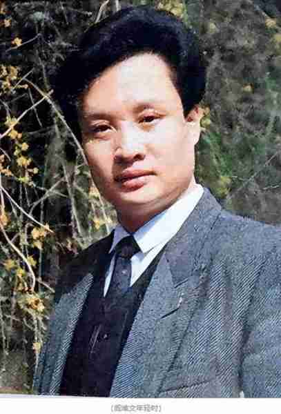 阎维文：将军级歌手，16次上春晚，陪妻抗癌30年，如今成人生赢家-第2张图片-九妖电影