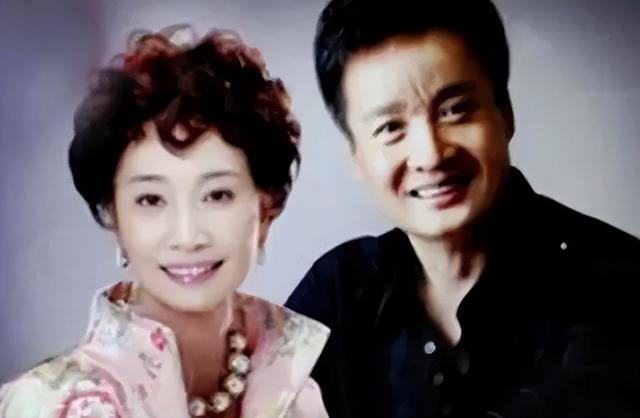 阎维文：将军级歌手，16次上春晚，陪妻抗癌30年，如今成人生赢家-第9张图片-九妖电影