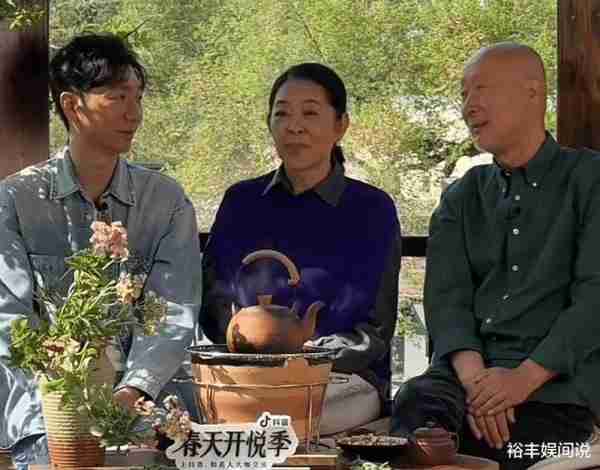 陈佩斯被批不会说话！与倪萍重聚获赠农村礼物，大葱白菜山苜楂-第11张图片-九妖电影