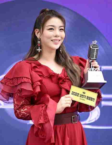 韩国知名女星，结婚对象公开，出演过真人秀节目《单身即地狱》-第6张图片-九妖电影