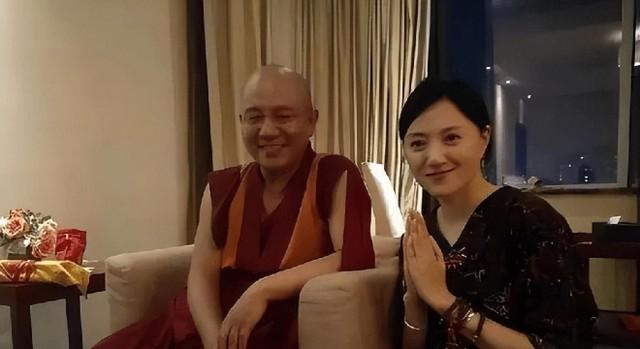 顶替闫妮上春晚爆红,靠“潜规则上位”的她,最后却进了精神病院-第17张图片-九妖电影 顶替闫妮上春晚爆红,靠“潜规则上位”的她,最后却进了精神病院-第17张图片-九妖电影