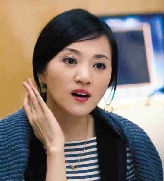 顶替闫妮上春晚爆红?靠“潜规则上位”的她?最后却进了精神病院-第15张图片-九妖电影 顶替闫妮上春晚爆红?靠“潜规则上位”的她?最后却进了精神病院-第15张图片-九妖电影