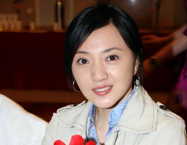 顶替闫妮上春晚爆红?靠“潜规则上位”的她?最后却进了精神病院-第14张图片-九妖电影 顶替闫妮上春晚爆红?靠“潜规则上位”的她?最后却进了精神病院-第14张图片-九妖电影