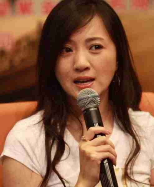顶替闫妮上春晚爆红?靠“潜规则上位”的她?最后却进了精神病院-第13张图片-九妖电影 顶替闫妮上春晚爆红?靠“潜规则上位”的她?最后却进了精神病院-第13张图片-九妖电影