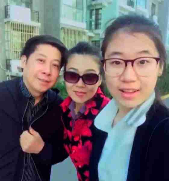 魏金栋：多次上春晚，被誉为“新春第一唱”，娶圈外妻子恩爱幸福-第20张图片-九妖电影