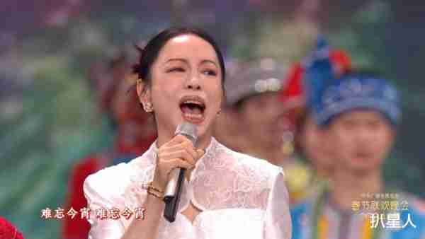 黄绮珊再登央视惹争议！春晚翻车后，录制元宵晚会领唱《向云端》-第3张图片-九妖电影