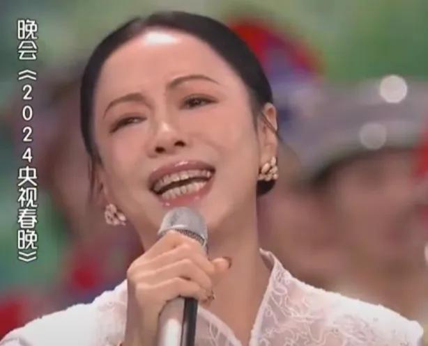 黄绮珊春晚唱歌引争议，网友：“唱出了生活的现状”-第2张图片-九妖电影