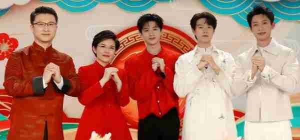 黄绮珊春晚演唱《难忘今宵》引争议，网友批评其改编与表演-第11张图片-九妖电影