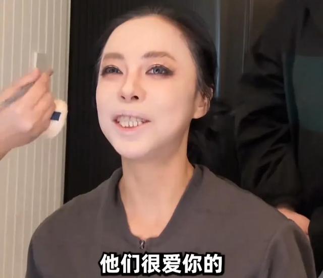 黄绮珊首次回应春晚被网友说嘴巴大牙齿黄，网友看后：心态真好！-第4张图片-九妖电影