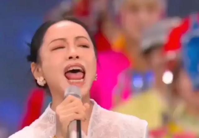 黄绮珊首次回应春晚被网友说嘴巴大牙齿黄，网友看后：心态真好！-第2张图片-九妖电影