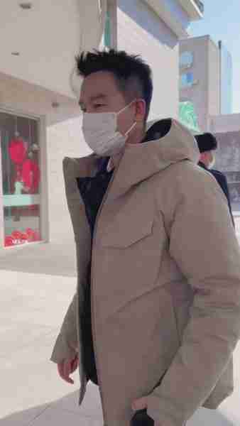 黄轩春晚彩排花絮曝光穿得像教导处主任一样网友吐槽像过气明星-第5张图片-九妖电影