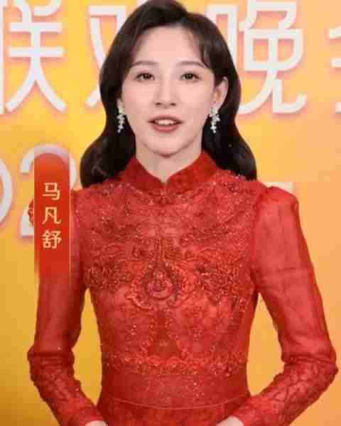 龙年央视春晚主持人揭晓！朱军、董卿、李思思缺席，新面孔女主持人颜值好高-第5张图片-九妖电影