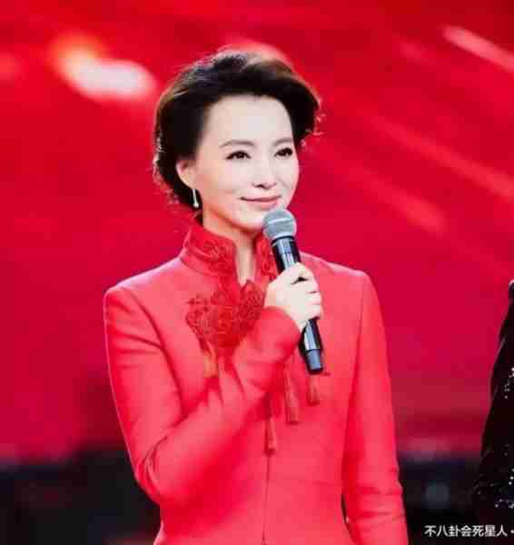 龙年春晚主持人阵容曝光！两位女主持人遭嫌弃，董卿的呼声最高-第8张图片-九妖电影