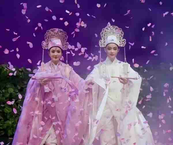 龙年春晚值得期待的四位明星,越剧演员、列车员和饲养员-第10张图片-九妖电影 龙年春晚值得期待的四位明星,越剧演员、列车员和饲养员-第10张图片-九妖电影