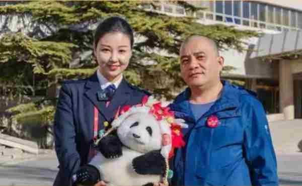 龙年春晚值得期待的四位明星,越剧演员、列车员和饲养员-第11张图片-九妖电影 龙年春晚值得期待的四位明星,越剧演员、列车员和饲养员-第11张图片-九妖电影