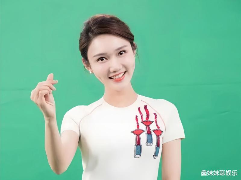 龙洋代替董卿主持龙年春晚，龙洋接棒传承传统，你满意吗？-第2张图片-九妖电影