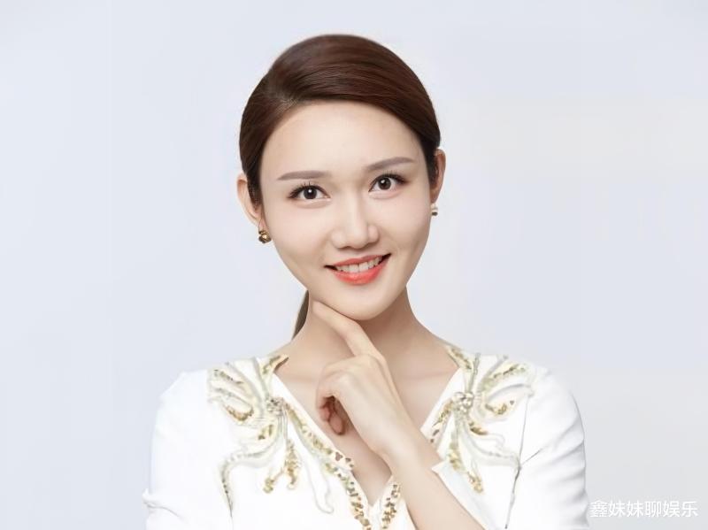 龙洋代替董卿主持龙年春晚，龙洋接棒传承传统，你满意吗？-第3张图片-九妖电影