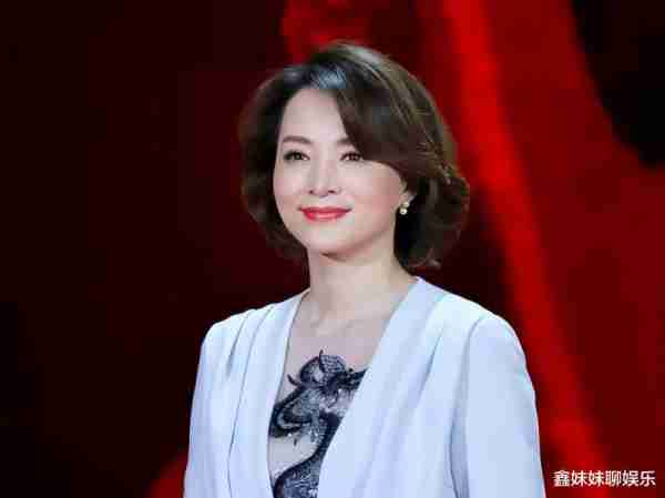 龙洋代替董卿主持龙年春晚，龙洋接棒传承传统，你满意吗？-第5张图片-九妖电影
