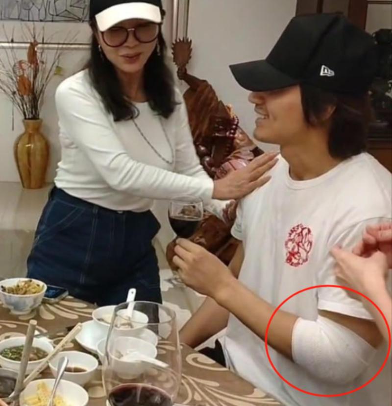 言承旭为68岁陈美凤庆生，关系暧昧12年未缺席，女方眼睛都看直了-第6张图片-九妖电影