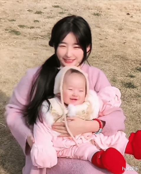 黄一鸣自曝被欺负，王思聪保持沉默，女儿成网红，多品牌免费赞助-第2张图片-九妖电影