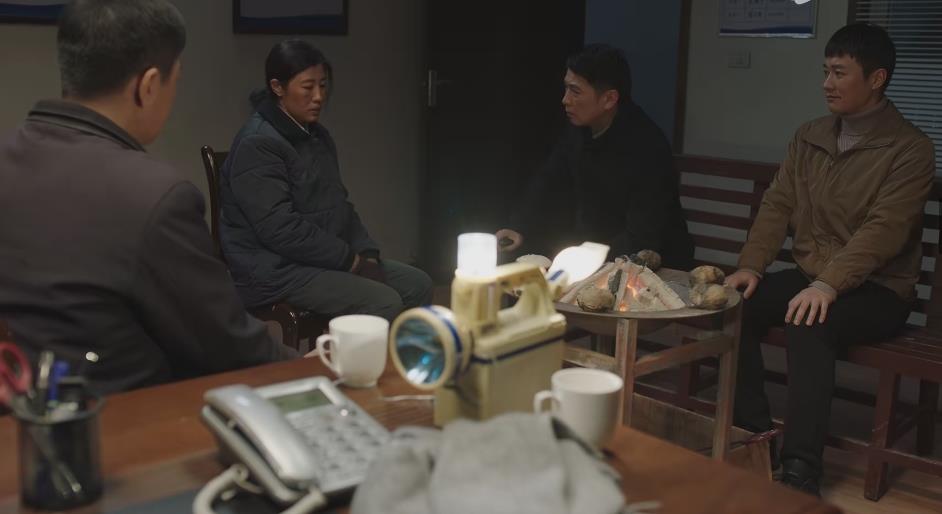 央视剧《沸腾的群山》开播，看完2集，我要说：年代剧就该这么拍-第17张图片-九妖电影