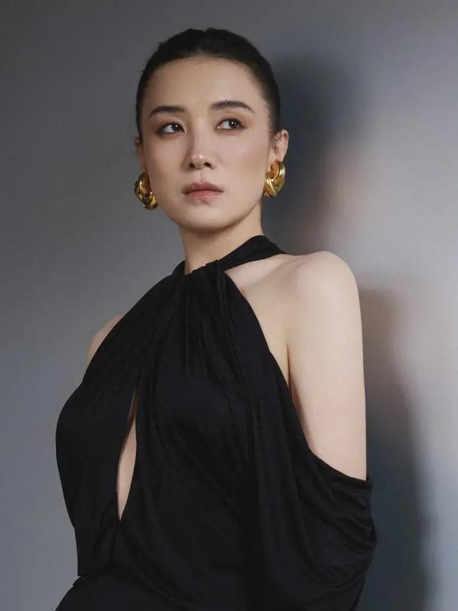 宋佳参加活动生图曝光,肩膀种花花痕迹明显,身材丰腴人高马大-第4张图片-九妖电影 宋佳参加活动生图曝光,肩膀种花花痕迹明显,身材丰腴人高马大-第4张图片-九妖电影
