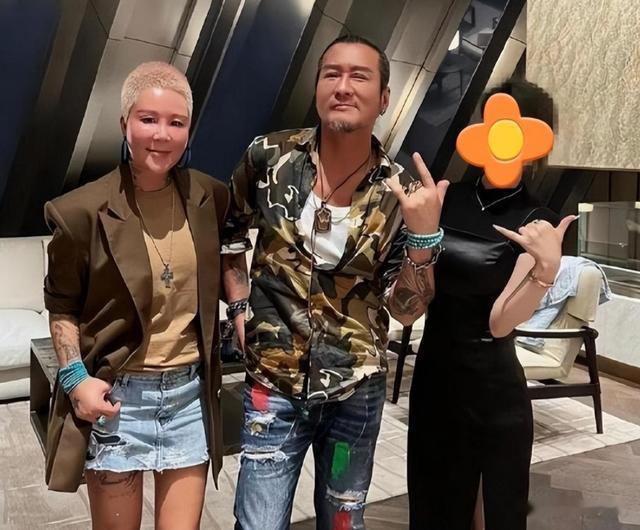 61岁孙兴自嘲没戏拍,只能去沙漠中开推土机,赤裸半身大秀肌肉!-第9张图片-九妖电影 61岁孙兴自嘲没戏拍,只能去沙漠中开推土机,赤裸半身大秀肌肉!-第9张图片-九妖电影